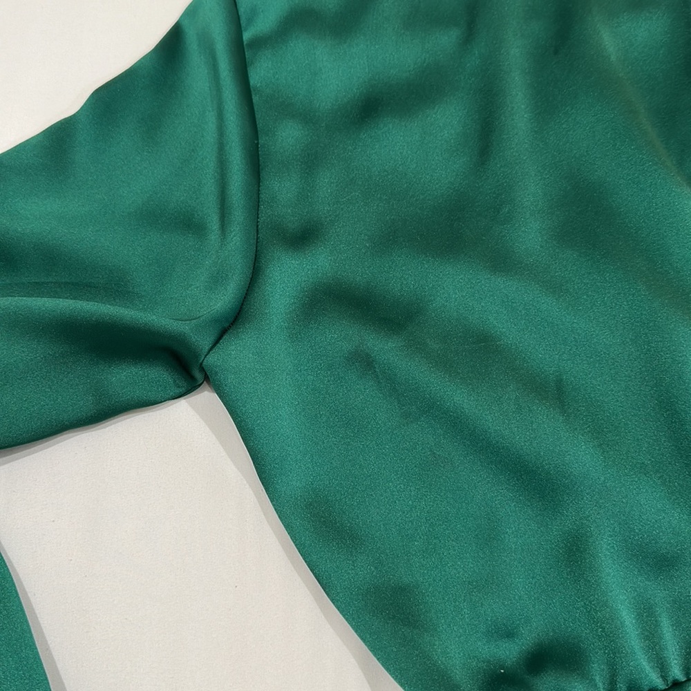Green satin dress - Picture 4 of 6